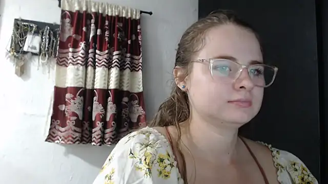 Snapshot of HellenMiyer1111 chatting on October 17, 5:26 pm HellenMiyer1111 online show from October 17, 5:26 pm
