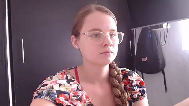 Snapshot of HellenMiyer1111 chatting on February 20, 7:19 pm HellenMiyer1111 online show from February 20, 7:19 pm