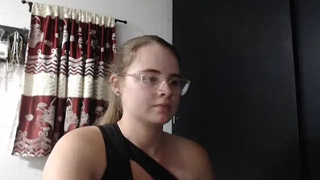 Snapshot of HellenMiyer1111 chatting on September 22, 7:31 pm HellenMiyer1111 online show from September 22, 7:31 pm