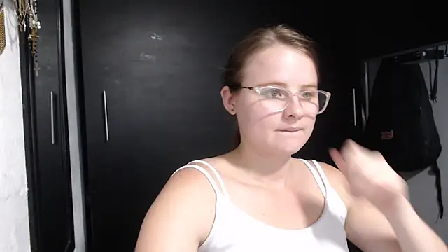 Snapshot of HellenMiyer1111 chatting on February 16, 11:17 pm HellenMiyer1111 online show from February 16, 11:17 pm