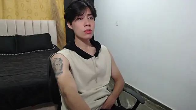 Snapshot of Elio-cam chatting on December 16, 8:41 am Elio-cam online show from December 16, 8:41 am