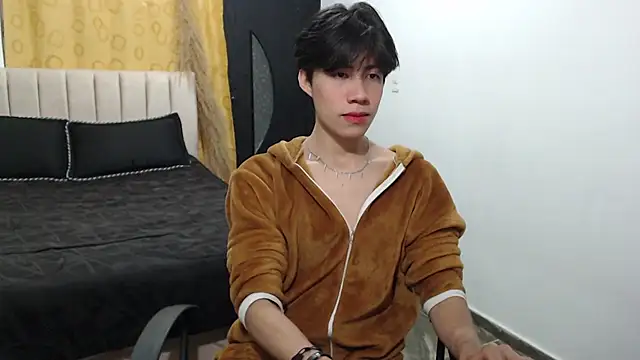 Snapshot of Elio-cam chatting on December 6, 8:10 am Elio-cam online show from December 6, 8:10 am