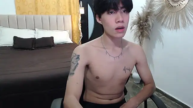 Snapshot of Elio-cam chatting on November 14, 3:21 am Elio-cam online show from November 14, 3:21 am