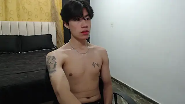 Snapshot of Elio-cam chatting on December 19, 8:02 am Elio-cam online show from December 19, 8:02 am