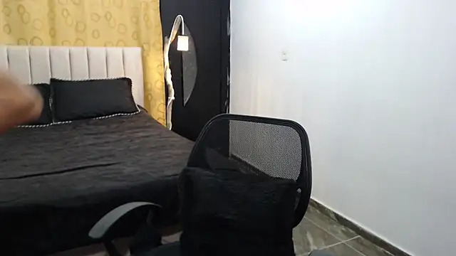 Snapshot of Elio-cam chatting on February 11, 8:48 am Elio-cam online show from February 11, 8:48 am