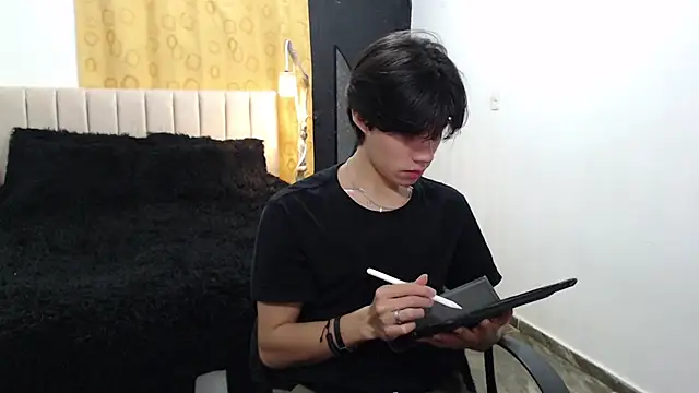 Snapshot of Elio-cam chatting on February 23, 9:00 am Elio-cam online show from February 23, 9:00 am