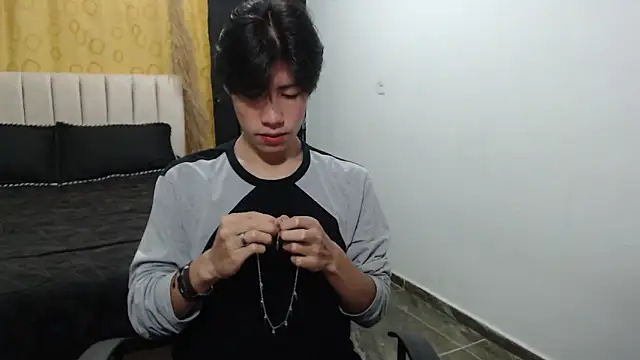 Snapshot of Elio-cam chatting on December 13, 8:09 am Elio-cam online show from December 13, 8:09 am