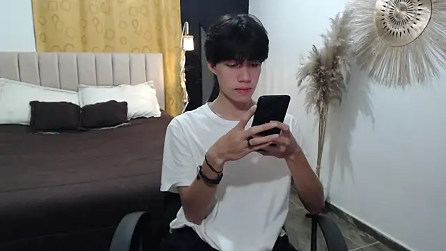 Snapshot of Elio-cam chatting on November 15, 1:42 am Elio-cam online show from November 15, 1:42 am