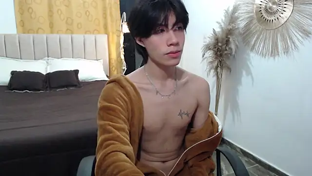 Snapshot of Elio-cam chatting on November 6, 8:29 am Elio-cam online show from November 6, 8:29 am