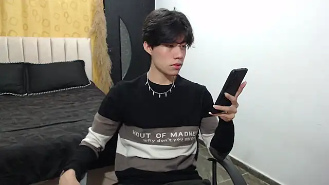 Snapshot of Elio-cam chatting on December 7, 8:16 am Elio-cam online show from December 7, 8:16 am