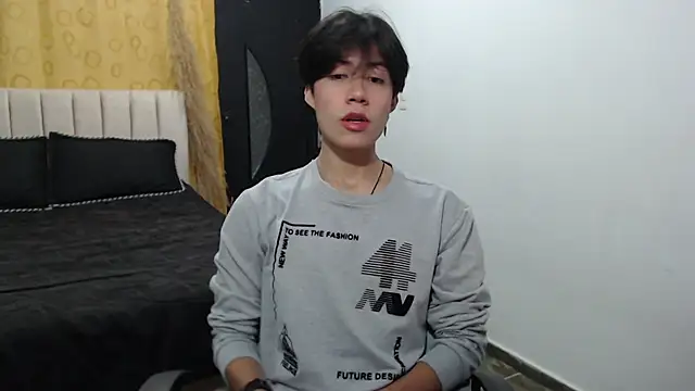 Snapshot of Elio-cam chatting on December 10, 8:30 am Elio-cam online show from December 10, 8:30 am