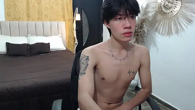 Snapshot of Elio-cam chatting on November 19, 5:07 am Elio-cam online show from November 19, 5:07 am