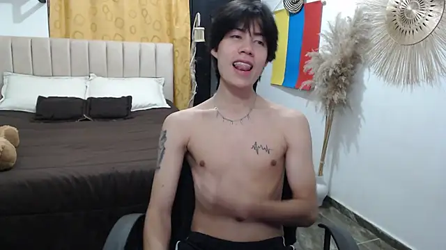 Snapshot of Elio-cam chatting on July 21, 8:59 am Elio-cam online show from July 21, 8:59 am
