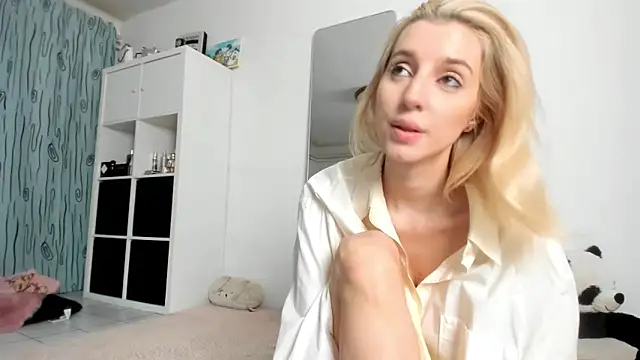 KenzieDawton online show from November 14, 4:32 pm