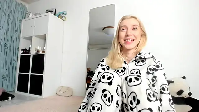 KenzieDawton online show from November 6, 4:49 am