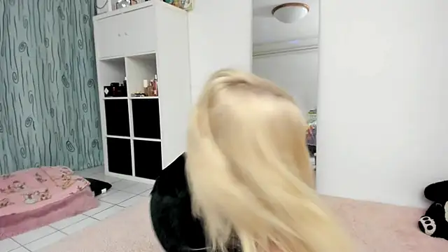 KenzieDawton online show from May 21, 4:37 pm