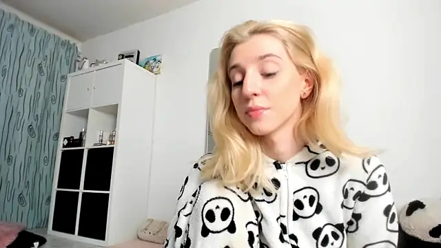 KenzieDawton online show from November 10, 4:39 am