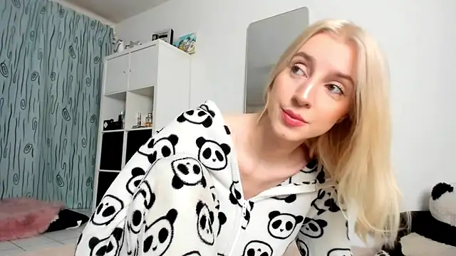 KenzieDawton online show from November 21, 4:22 am