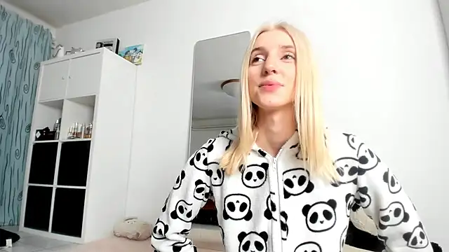 KenzieDawton online show from October 22, 3:17 am