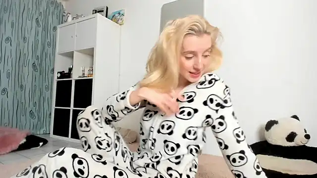 KenzieDawton online show from November 19, 4:45 am