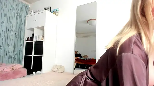 KenzieDawton online show from January 16, 4:49 am