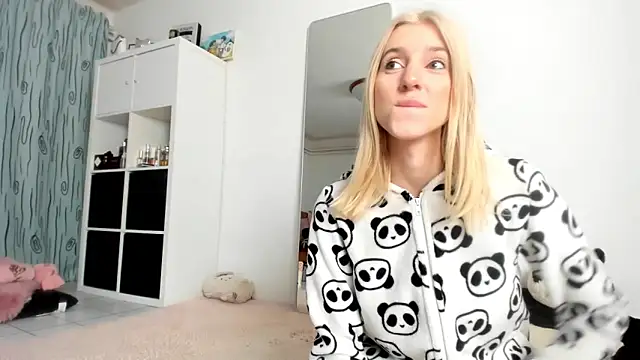 KenzieDawton online show from October 24, 3:27 am