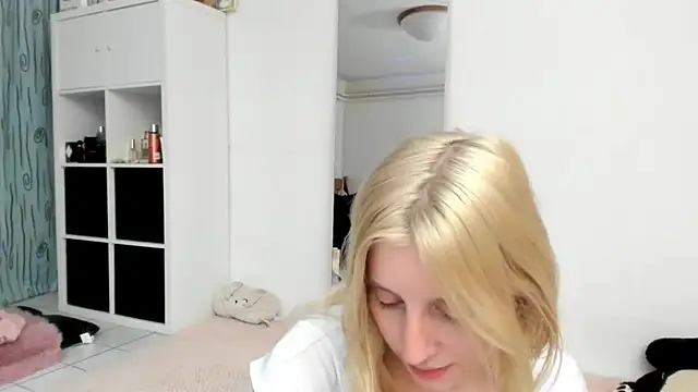 KenzieDawton online show from March 21, 6:45 pm