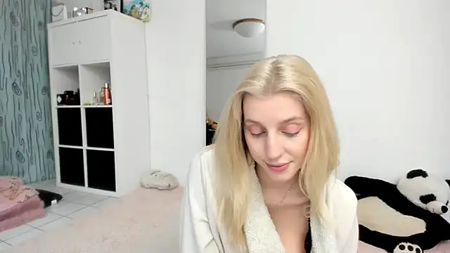 KenzieDawton online show from May 18, 4:23 pm