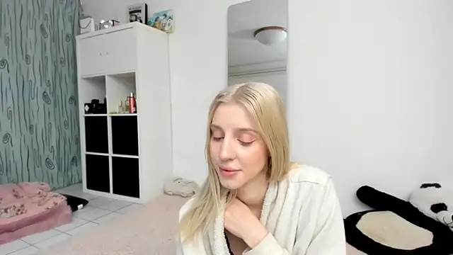 KenzieDawton online show from May 15, 4:38 pm