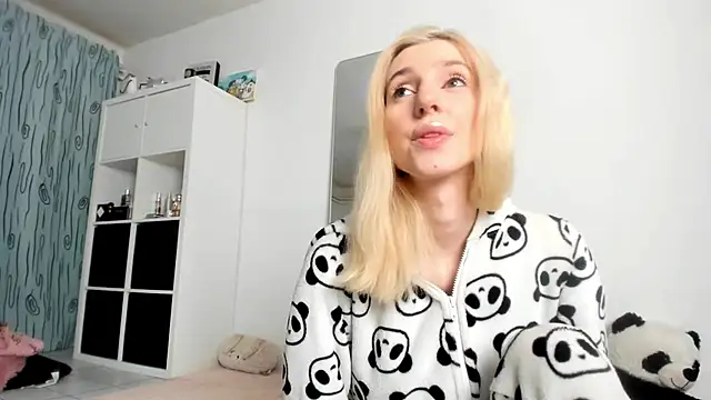 KenzieDawton online show from November 12, 4:27 am