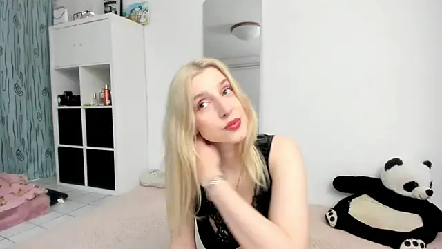 KenzieDawton online show from April 22, 3:52 pm
