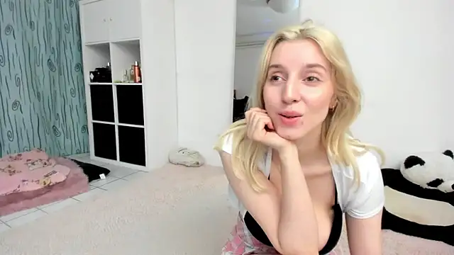 KenzieDawton online show from March 26, 6:50 pm