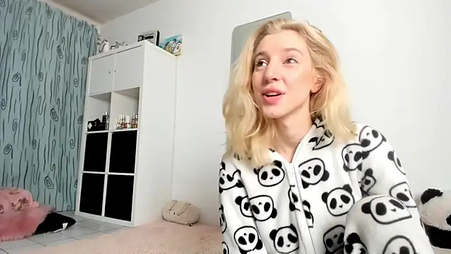 KenzieDawton online show from November 2, 4:39 am