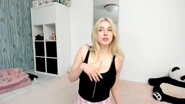 KenzieDawton online show from May 7, 4:43 pm