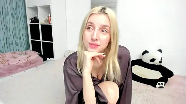 KenzieDawton online show from March 11, 6:46 pm