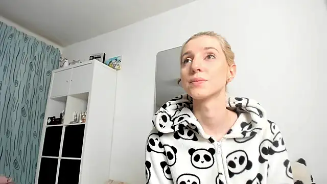 KenzieDawton online show from November 14, 4:27 am