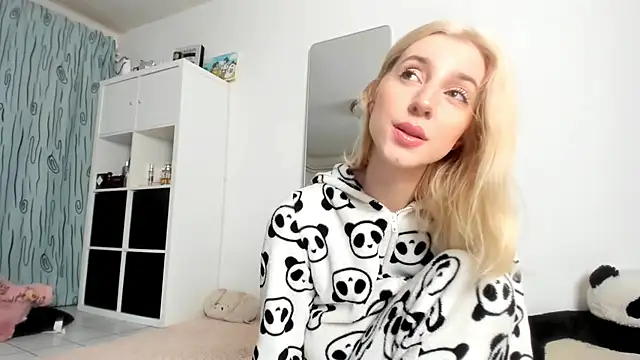 KenzieDawton online show from November 26, 4:45 am