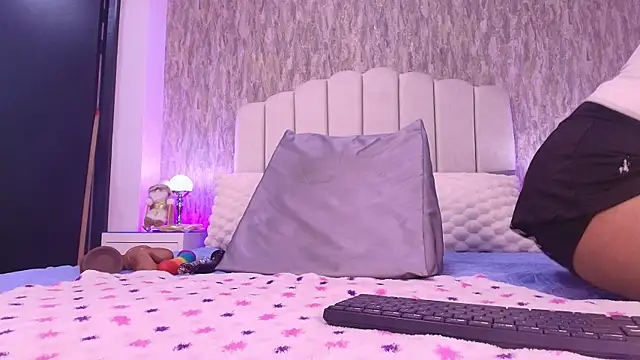 Snapshot of raven_lilith_ chatting on December 3, 3:07 am raven lilith online show from December 3, 3:07 am