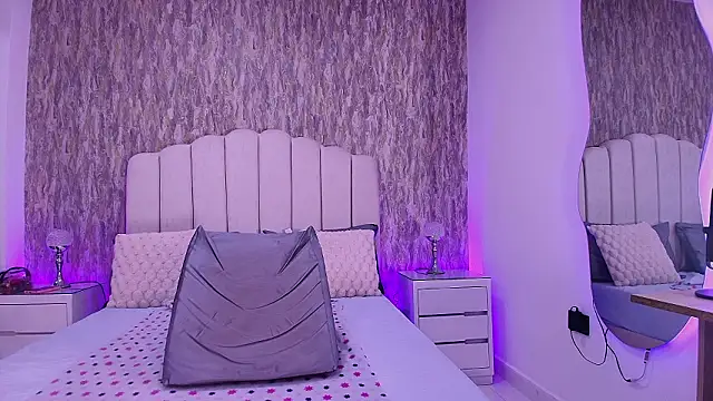 raven lilith  online show from March 19, 3:06 am