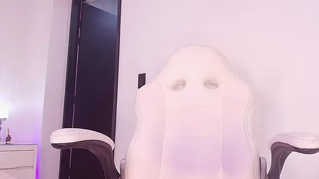 Snapshot of raven_lilith_ chatting on November 6, 3:21 am raven lilith online show from November 6, 3:21 am