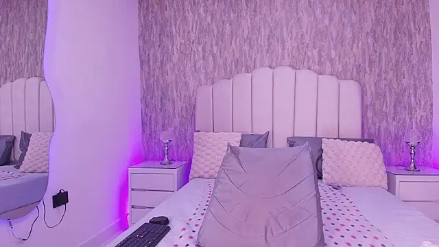 raven lilith  online show from March 29, 3:30 am