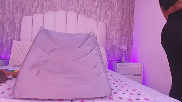 raven lilith  online show from April 1, 3:19 am