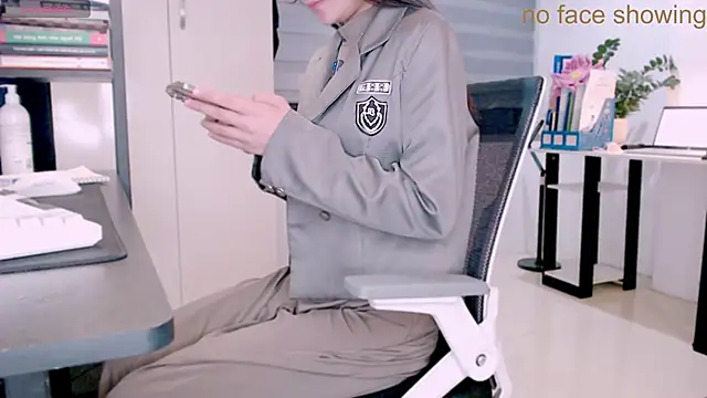 Shyn   online show from November 29, 5:02 pm