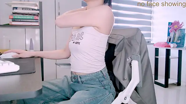 Shyn   online show from November 27, 6:36 am