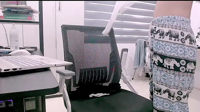 Shyn   online show from April 19, 4:24 am