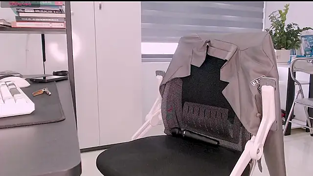 Shyn   online show from March 25, 4:56 am