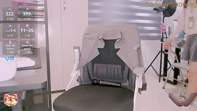 Shyn   online show from December 15, 4:51 am