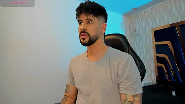 Snapshot of Petesevans chatting on November 15, 11:20 pm Petesevans online show from November 15, 11:20 pm