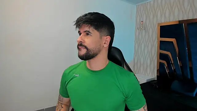 Snapshot of Petesevans chatting on November 10, 11:10 pm Petesevans online show from November 10, 11:10 pm