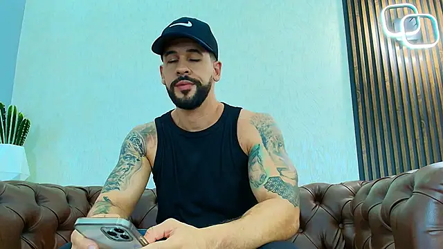 Snapshot of Petesevans chatting on June 14, 12:07 am Petesevans online show from June 14, 12:07 am